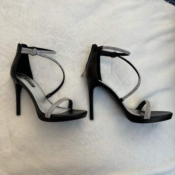 Black And Silver Gems Strappy Heels - Brand New - Size 9 - Nine West - Picture 3 of 8